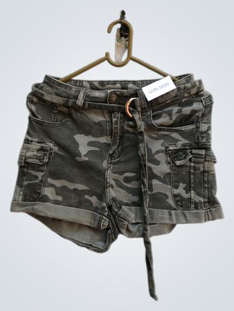 Camo Cargo-Shorts mit Gürtel