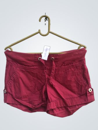 Rote Shorts