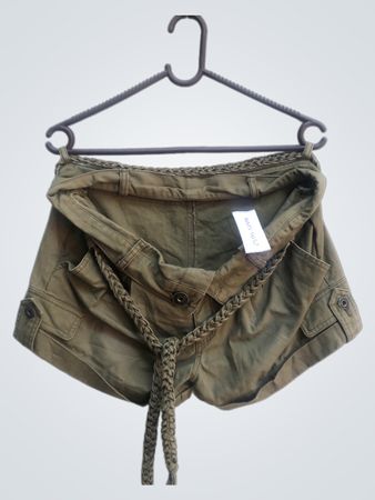 Olivengrüner geflochtener Gürtel Shorts