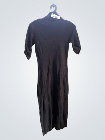Schwarzes geripptes Mock-Neck Kurzarm-Midi-Kleid