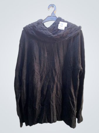 Unmarkierter schwarzer Cowl-Neck-Pullover