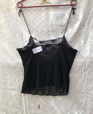 Schwarzes Spitzenbesatz Cami Top