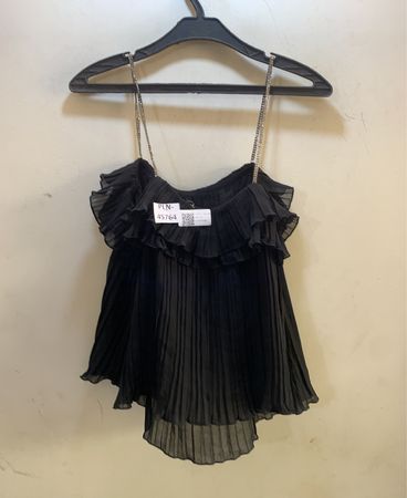 Schwarzes, plissiertes Cami-Top mit Kettenträgern