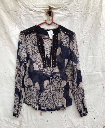 Damen bedruckte Bluse mit Nietenkragen