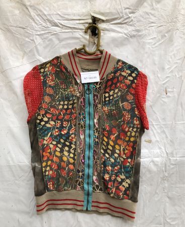 Jacke mit Blumen- und Tarnmuster