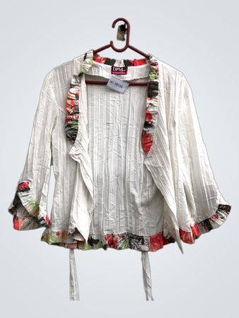 DPM Von Depech Mod Weiße Faltenbluse mit Floralem Besatz
