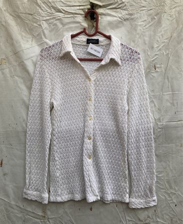 Gestaltet von Insieme Weißes Texturiertes Button-Up-Shirt