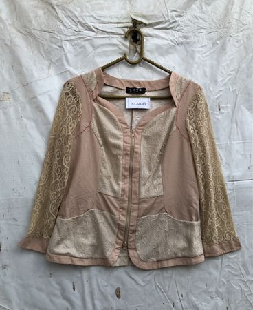 L33 Damenjacke mit Spitzenärmeln