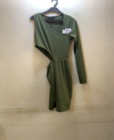 Grünes Ein-Schulter-Cutout-Kleid