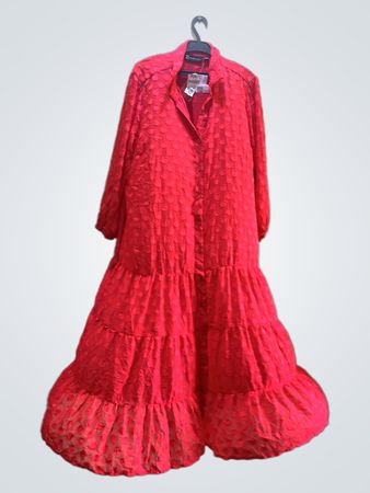 NY & Company Rotes gestuftes Maxikleid
