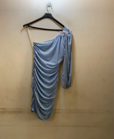 Hellblau gerafftes Ein-Schulter-Kleid