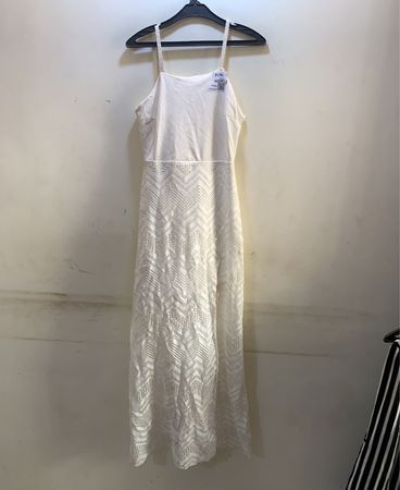 Weißes Spitzen-Maxikleid