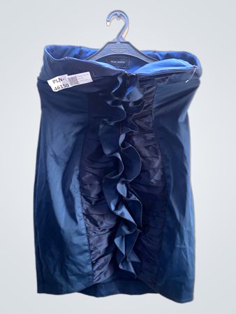 Blaues trägerloses Rüschenkleid