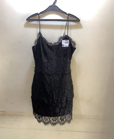 Schwarzes Spitzen-Nachtkleid