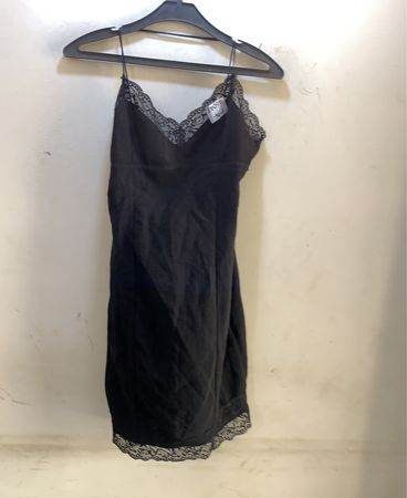FaithVintage Schwarzes Spitzenbesatz Nachthemd