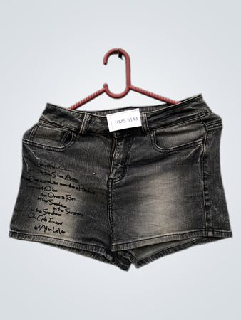 Jeansshorts mit Textdetail