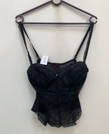 Schwarzes Spitzen-Corsett mit Etikett