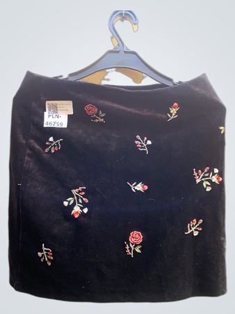Schwarzer Samt bestickter Rosen-Minirock