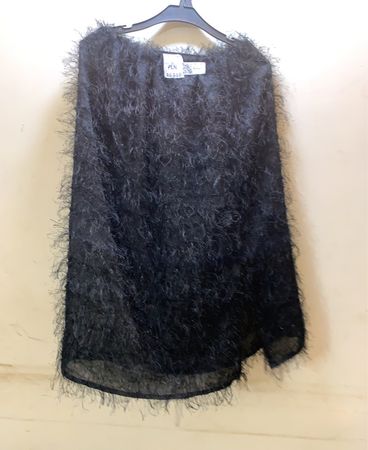Schwarzes flauschiges Langarmtop