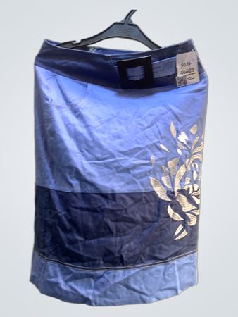 Blauer Patchwork-Rock mit floralem Druck
