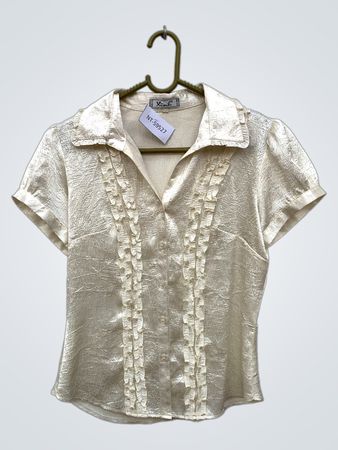 Xinh Cream Ruffled Bluse