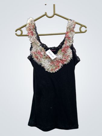 Mein Pinkes T-Shirt Schwarzes Tanktop mit Blumenverzierung