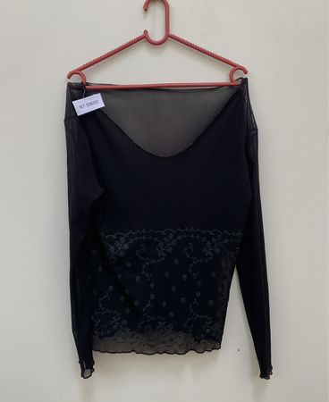Schwarzes transparentes Langarmoberteil mit gesticktem Detail