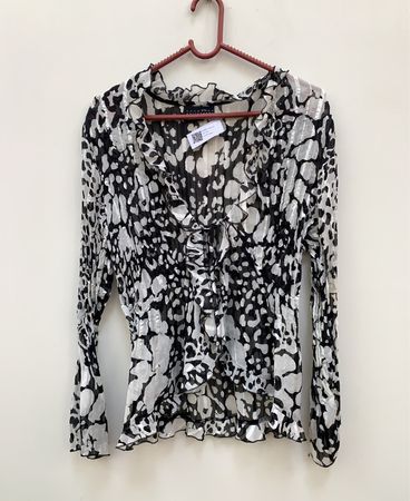 Philosophy Black & White Abstract Print Ruffle Bluse