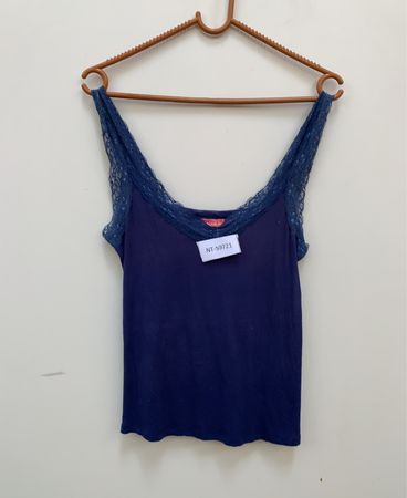 Tuscia Basics Marineblaues Spitzenbesatz-Top