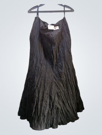 FaithVintage Schwarzes Crinkle Maxi Kleid