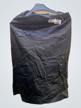 Schwarze Rock mit dem PLN-46496 Label