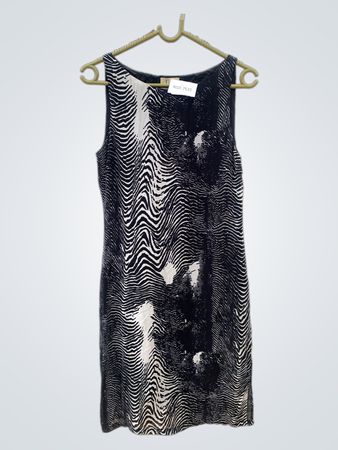 FROM by VESTEBENE ärmelloses schwarz-weißes Kleid mit abstraktem Muster