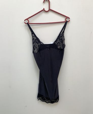 Schwarz-weiß gestreifte Spaghettiträgertop mit Spitzenbesatz