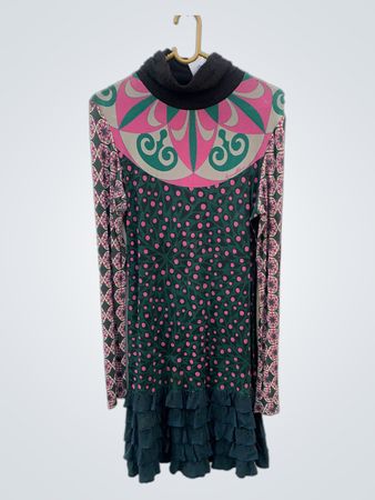 Rollkragenkleid mit Rüschensaum