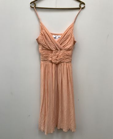 Edith & Ella Pfirsich Spaghetti-Träger Kleid mit Schmetterlingsdetail