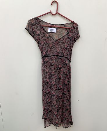 Durchsichtiges Blumendruckkleid mit Gürtel