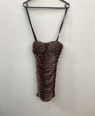 Rüschenträgerloses Kleid mit Leopardenmuster