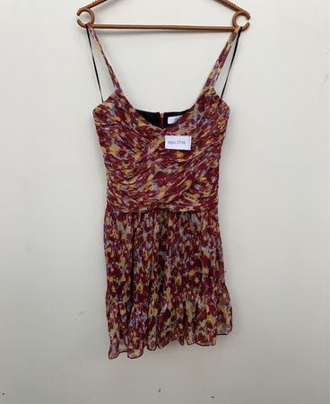 Wahrscheinlich rotes Blumendruck gerafftes Minikleid