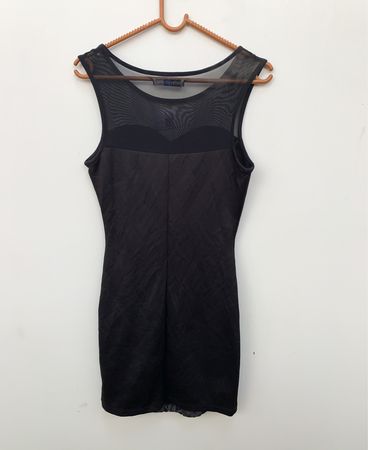 Schwarzes ärmelloses Mesh-Spitzenkleid