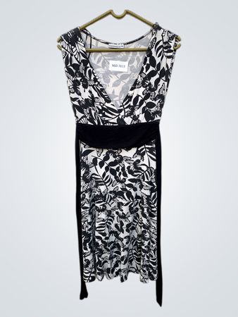 Clockhouse Schwarz & Weiß Blumendruck Midi Kleid
