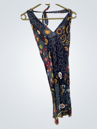 Halterneck-Kleid mit mehrfarbigem abstraktem Muster
