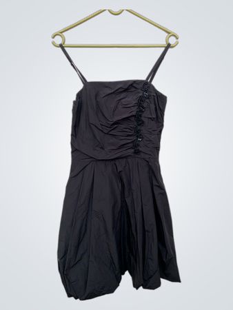 Weise Black Ruched Dress mit Verzierungen