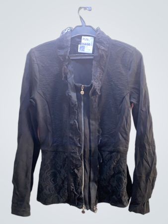 Schwarze Spitze besetzte Jacke