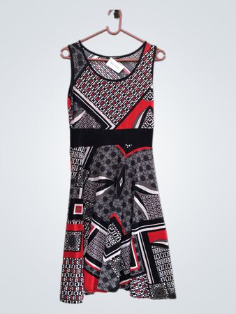 Ärmelloses Kleid mit geometrischem Druck