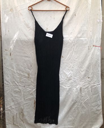 Schwarzes Spaghetti-Träger Strickkleid