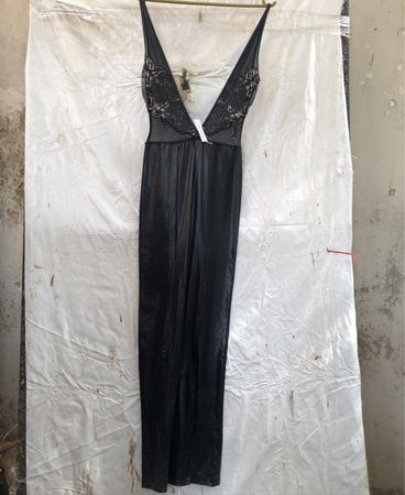 Schwarzes Spitze- und Kunstleder-Maxikleid