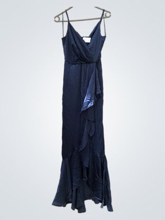 Blaues Maxikleid mit Spaghetti-Trägern und Rüschendetails