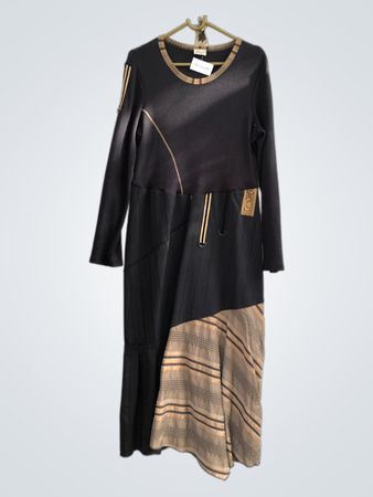 tilber schwarzes Kleid mit karierter Akzenten