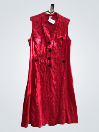 Rotes ärmelloses Knopfkleid