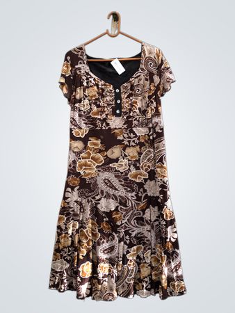 Braunes Blumenmusterkleid
